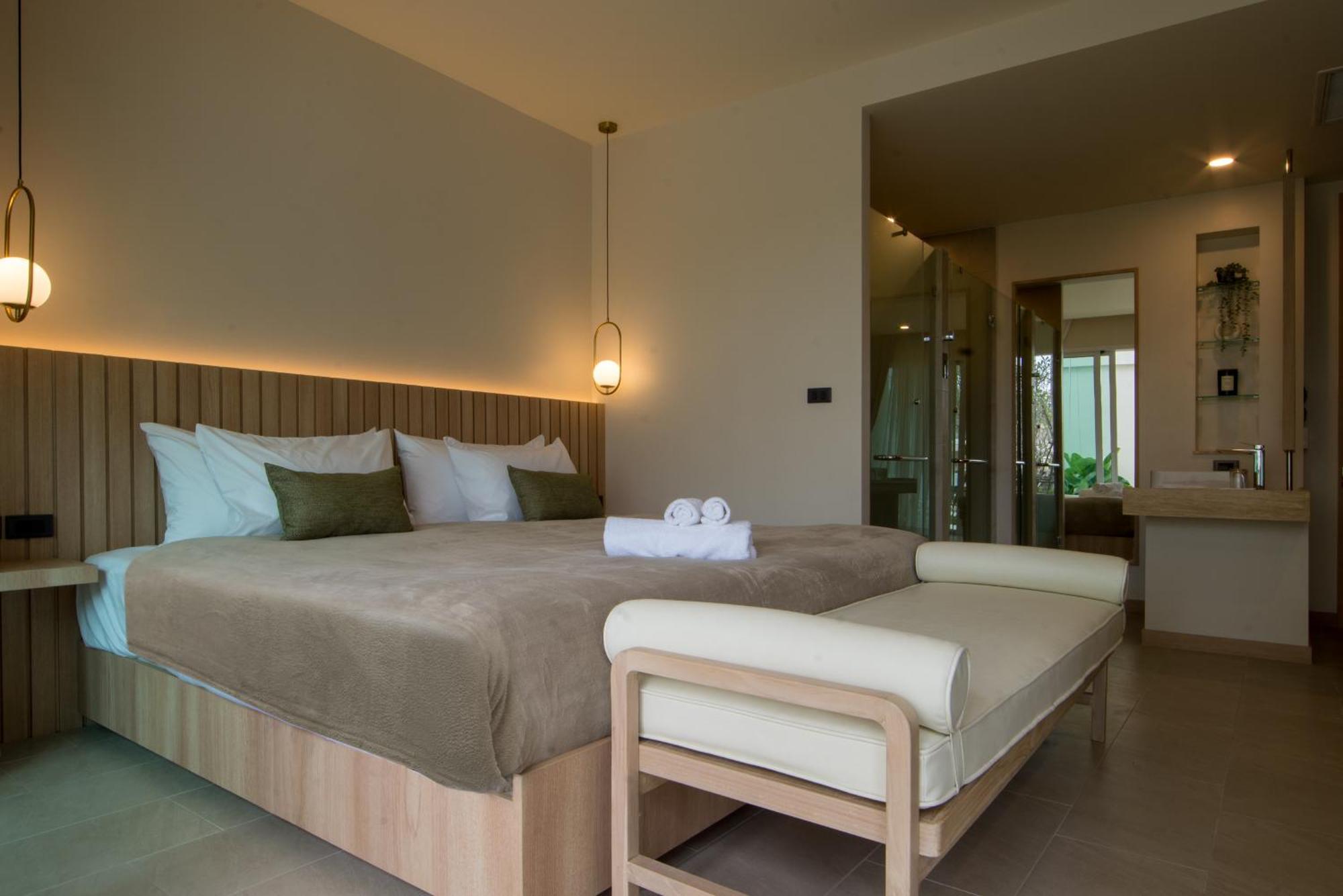 Deluxe King/ Twin Room with Pool Entrance,1530622171:JPEG